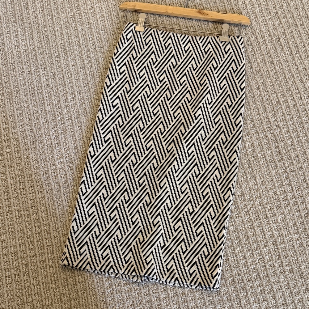 Zara Black and White Geometric Pencil Skirt